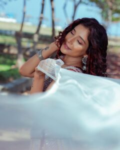 Sakshi Agarwal Instagram - Princess like vibez👑
.
@ngrnandha @dhiya_makeoverartistry @countryclubofficial @hepyssaa_couture 
.
#legenga #beauty #indowestern