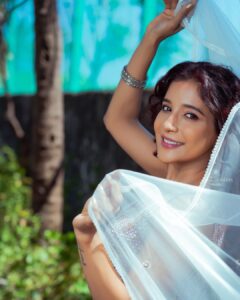 Sakshi Agarwal Instagram - Princess like vibez👑
.
@ngrnandha @dhiya_makeoverartistry @countryclubofficial @hepyssaa_couture 
.
#legenga #beauty #indowestern