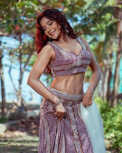 Sakshi Agarwal Instagram - Princess like vibez👑
.
@ngrnandha @dhiya_makeoverartistry @countryclubofficial @hepyssaa_couture 
.
#legenga #beauty #indowestern