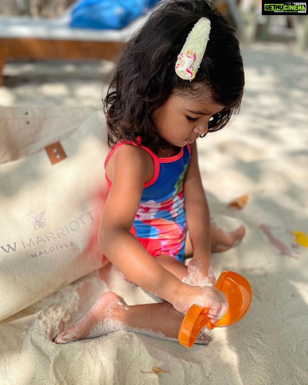 Sameera Reddy Instagram - Say βyesβ for happiness π₯³ #throwback #family #gratitude #moments π« . @jwmmaldives π JW Marriott Maldives Resort & Spa