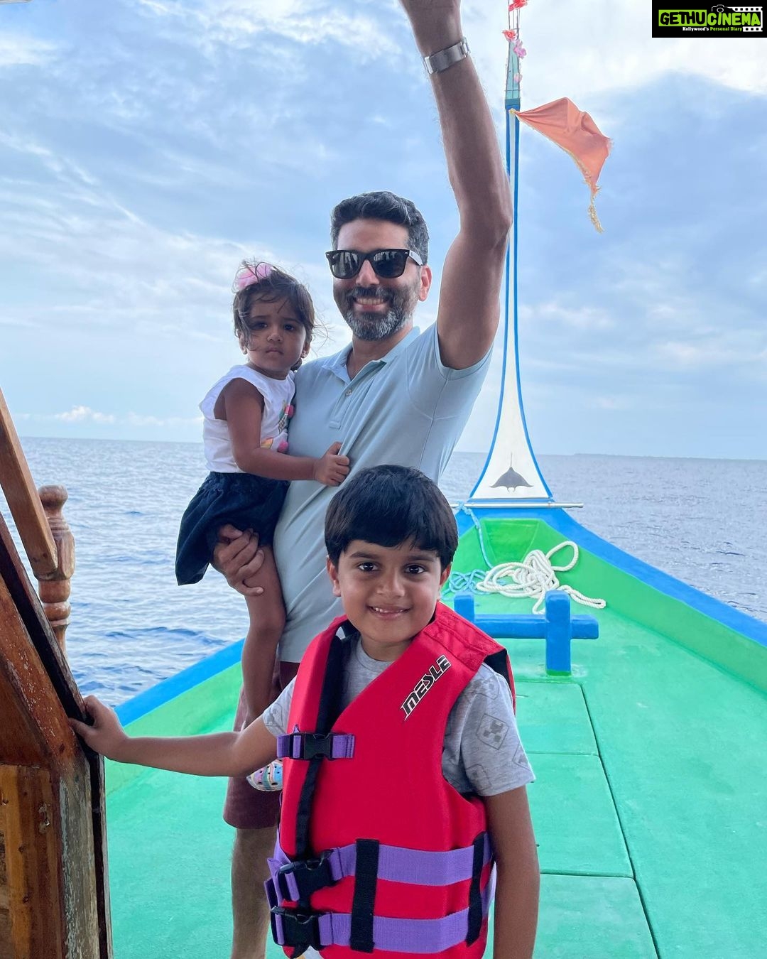 Sameera Reddy Instagram - Say βyesβ for happiness π₯³ #throwback #family #gratitude #moments π« . @jwmmaldives π JW Marriott Maldives Resort & Spa