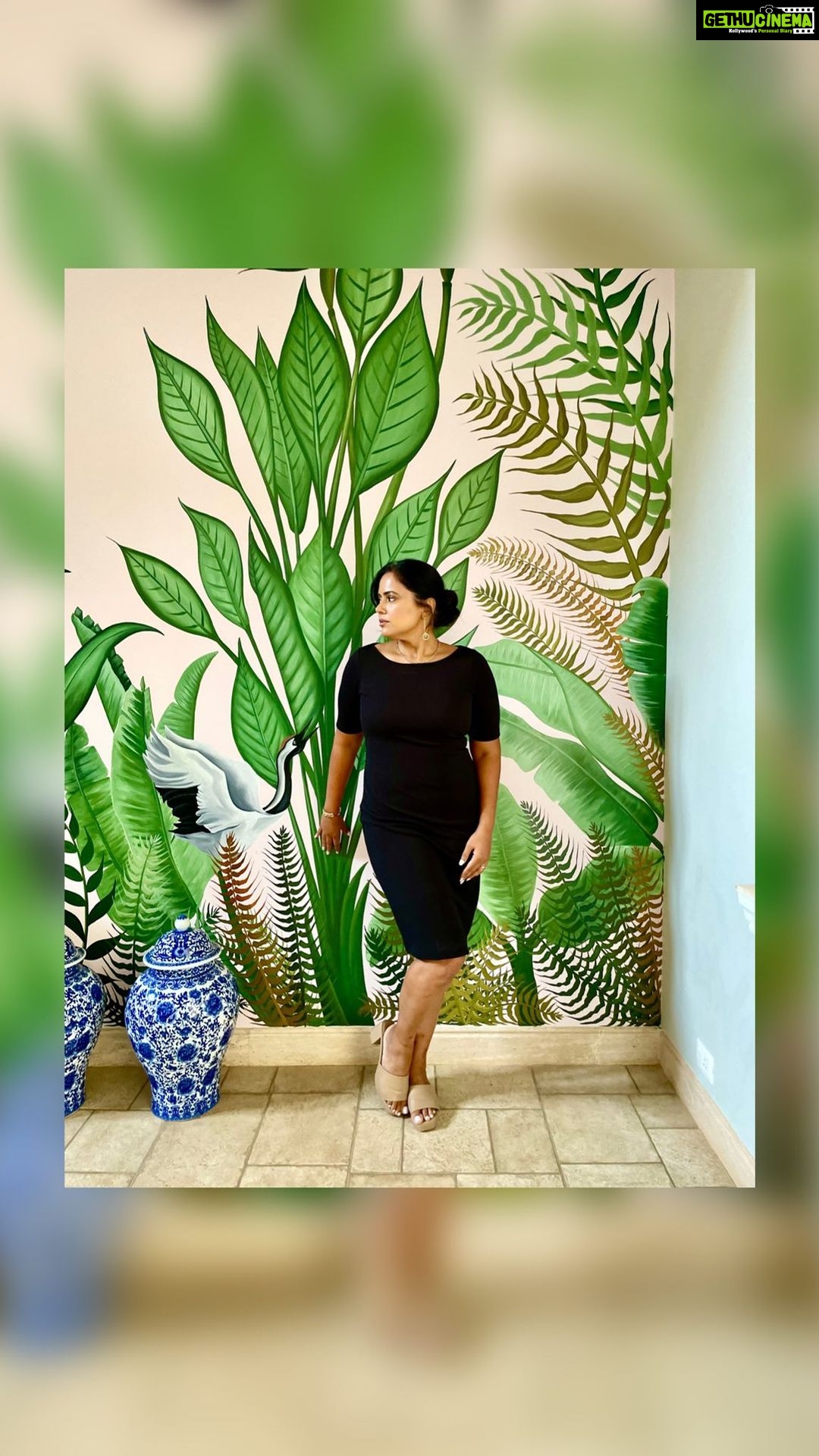 Sameera Reddy Instagram - Heat Wave #weekendvibes 🔥 #behindthescenes #shootlife #messymama #edit 🤓