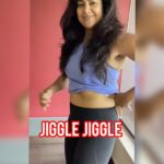 Sameera Reddy Instagram - My Tummy don’t Jiggle Jiggle😎It folds💃🏻Working hard to get fit and still loving all my jiggles too ! #momlife #fitnessfriday #bodypositive #selflove #imperfectlyperfect #reel ❤️