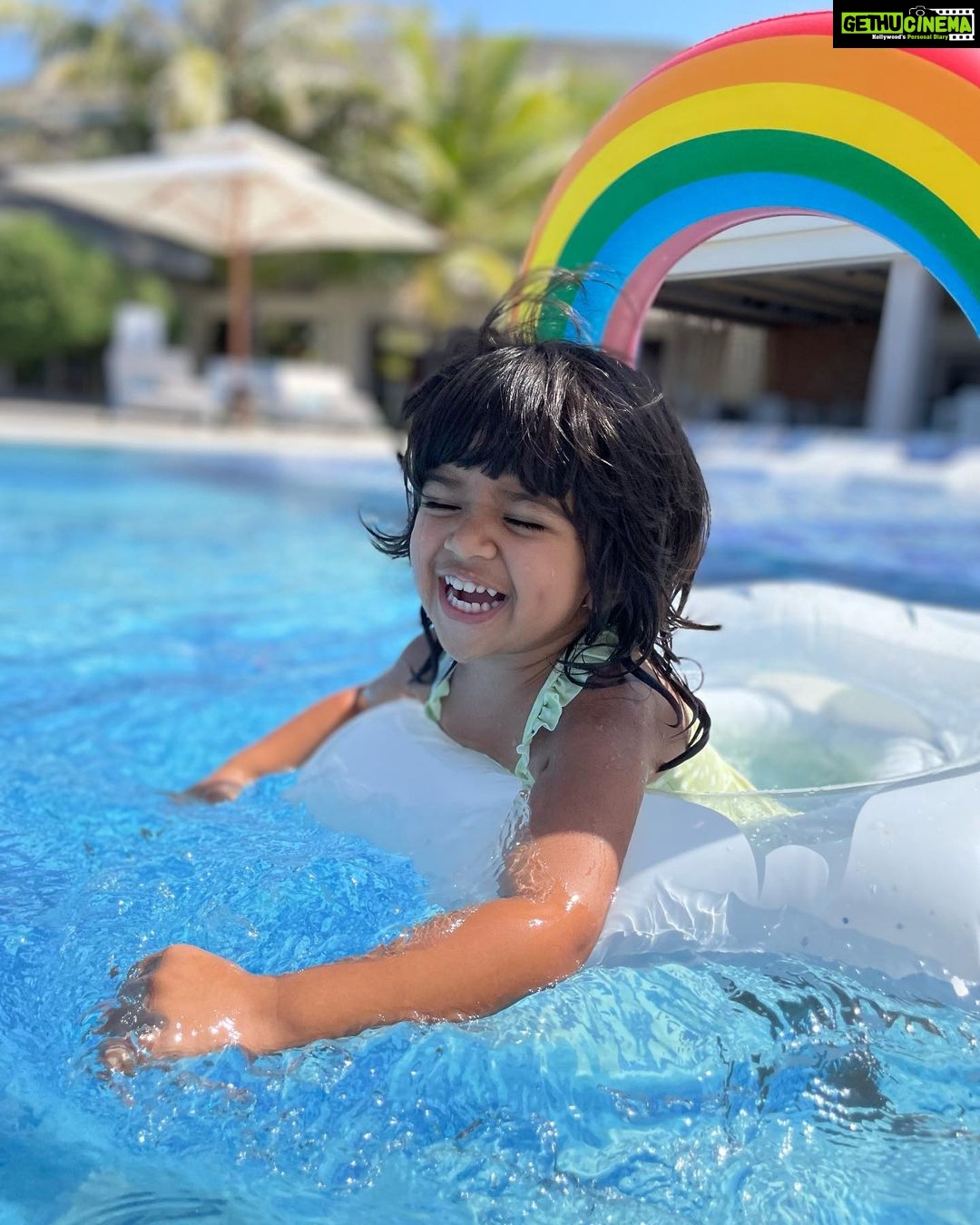 Sameera Reddy Instagram - Say βyesβ for happiness π₯³ #throwback #family #gratitude #moments π« . @jwmmaldives π JW Marriott Maldives Resort & Spa
