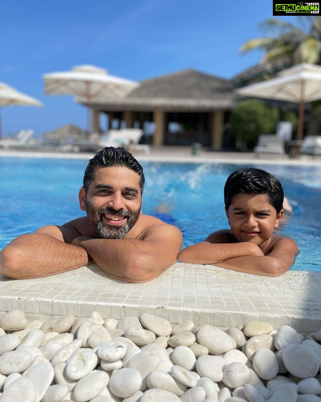Sameera Reddy Instagram - Say βyesβ for happiness π₯³ #throwback #family #gratitude #moments π« . @jwmmaldives π JW Marriott Maldives Resort & Spa