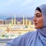 Sana Khan Instagram - And in my heart there’s a prolonged conversation of love for “Madina Munawwarah” Ya Allah! Let the sun of our life set in Madina🤲🏻 Literally took special permission to go to this location to click this image😊♥️ Wearing Noor collection abaya @hayabysanakhan in powder blue Travelling with our fav @alkhalidtours 💥 #sanakhan #anassaiyad #madina #umrah #ramadan #alhamdulillah Al-Madīnah al-Munawwarah, Saudi Arabia