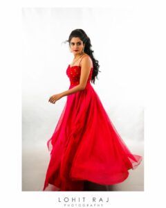 Sangeetha Bhat Instagram - A beautiful day begins with a beautiful mindset. Mua- @uniquemakeover_by_nethrarajesh Photography & Studio- @lohitrajkumar @crushstudios.lrk Couture- @vastra_villa_by_ashwini Jewellery- @vishaki.rentjewellery Hair- @magical_makeover_by_anitha Inframe- @sangeetha_bhat #actress #actresstheunknown #sangeethabhat #sangeethabhatsudarshan #redgown #photoshoot Bangalore, India