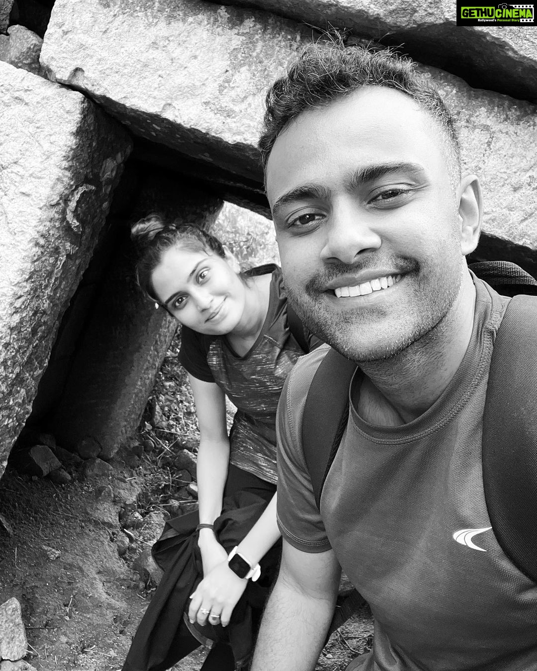 Sangeetha Bhat Instagram - Makalidurga trek photo dump part 2 @sudarshan_rangaprasad π«Άπ»ππ #sangeethabhat #sangeethabhatsudarshan #sudarshanrangaprasad #makalidurga #trek #karnataka #monsoontrek #actorslife MakaliDurga Hills