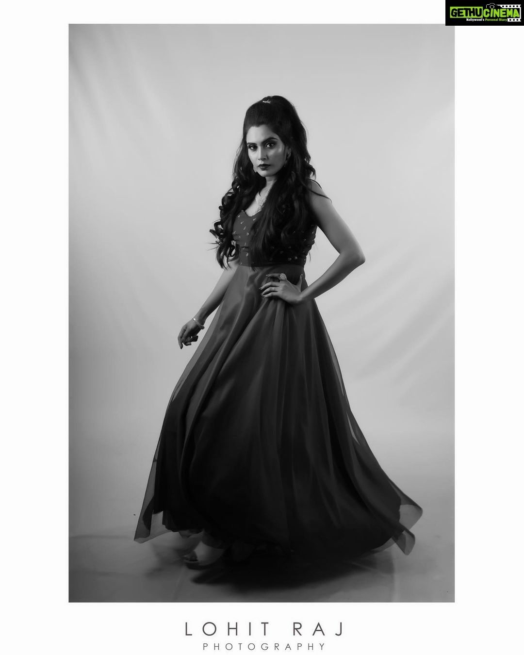 Sangeetha Bhat Instagram - Making mistakes is better than faking perfections. Mua- @uniquemakeover_by_nethrarajesh Photography & Studio- @lohitrajkumar @crushstudios.lrk Couture- @vastra_villa_by_ashwini Jewellery- @vishaki.rentjewellery Hair- @magical_makeover_by_anitha Inframe- @sangeetha_bhat #actress #actresstheunknown #sangeethabhat #sangeethabhatsudarshan #redgown #photoshoot Bangalore, India