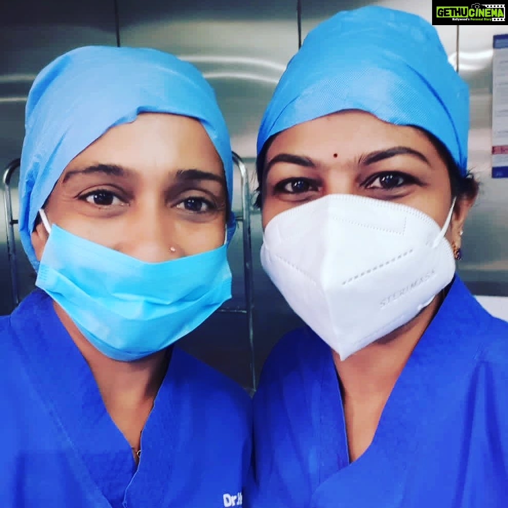 Sanjjanaa Instagram - Gynacologist Dr.HemaNandini ( @silk_71 ) was the doctor incharge from @manipalhospital banglore & my dear friend & maternal angel Gynacologist @dr.k.shilpireddy flew all the way from Hyderabad to banglore to make my journey of my delivery memorable with her presence . On this special day I’m also taking happiness and pride in launching my @sanjjanaa_baby a new Instagram page of my little boy baby ❤️❤️ Thank you so much for making me feel so much at ease with this beautiful journey ..