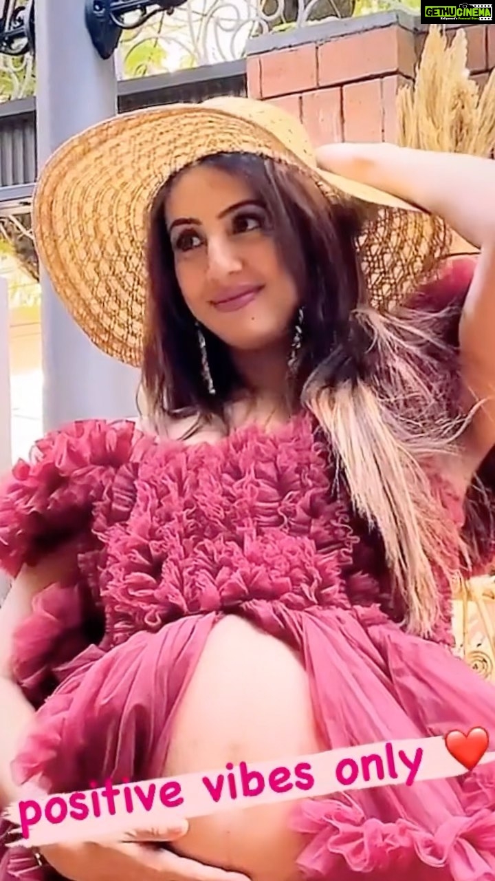 Sanjjanaa Instagram - #amma , specially dedicated to all my social media family who love them arms ❤️❤️❤️ 💄@prettify_makeover 👗 @chandangowda_official 📸 @happeningpixels Location @gawkygooseofficial . #sanjjanaa #southindiancinema #sanjanagalrani #sanjana #gandahendathi #bujjigadu #mujhseshaadikarogi #sanjjanaagalrani #jaikarnataka #kannadafilmsctress #telugufilmactress #kannadiga #kannadathi #namma #kannadafilms #kannada #pawankalyan