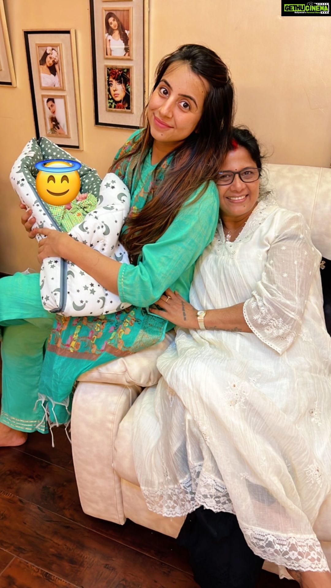 Sanjjanaa Instagram - Thank you @goodapativijayalakshmi gaaru chairperson of @gotomirrors , she is my dearest mentor & God mother , thank you for so much love to be visiting us in banglore city to meet & bless @sanjjanaa_baby , β€οΈ Baby bassinet by @trucomfort_in Maternity outfit by π @zelenaformommies