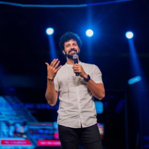 Santhosh Prathap Instagram - “We are all visitors to this time, this place. We are just passing through.
Our purpose here is to learn, to grow, to love… And then we return home.”

PC - @weddings_by_hari 📸 

#grateful #gratitude #love #happiness #event #santhoshprathap