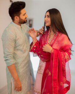 Sarah Khan Instagram - عید مبارک 💕🌸🌙