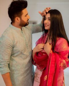 Sarah Khan Instagram - عید مبارک 💕🌸🌙