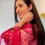 Sarah Khan Instagram - عید مبارک 💕🌸🌙