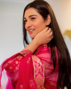 Sarah Khan Instagram - عید مبارک 💕🌸🌙