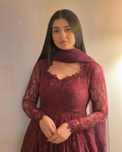 Sarah Khan Instagram - ♥️

Wearing @farahandfatima