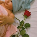 Sarah Khan Instagram - Mama and I get flowers everyday 😌🌹💕 @falakshabir1