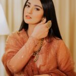 Sarah Khan Instagram - Some close-up shots 📸 Hair and Makeup @merakibeautywellness