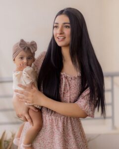 Sarah Khan Instagram - Happy Sunday you guys ✨💕

📸 @abdulsamadzia