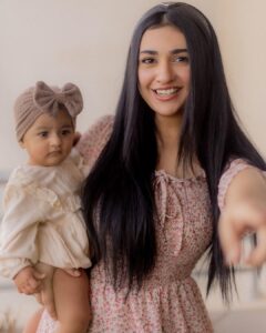 Sarah Khan Instagram - Happy Sunday you guys ✨💕

📸 @abdulsamadzia