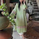 Sarah Khan Instagram - 💕 Wearing @ansabjahangirstudio Khussa @dazzlebysarah