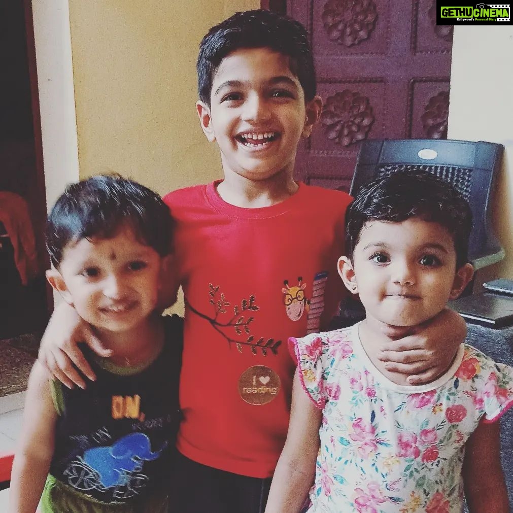 Saranya Mohan Instagram - Kuttipattalangal❤️❤️❤️