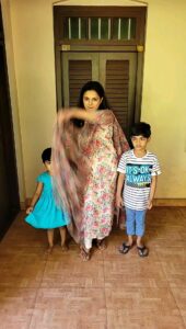 Saranya Mohan Instagram - Bloopers be like!!

👗 @dezignerthoughts
Kids dress : @merrybindia