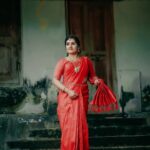 Sarayu Mohan Instagram – That different glow of a red wedding saree♥️
Congrats @athiragold
For completing 9 successful years♥️

Saree @athiragold
mua @vibina_wilson_makeover_
Click @_story_telle__r Tripunithara