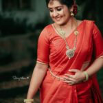 Sarayu Mohan Instagram – That different glow of a red wedding saree♥️
Congrats @athiragold
For completing 9 successful years♥️

Saree @athiragold
mua @vibina_wilson_makeover_
Click @_story_telle__r Tripunithara