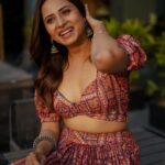 Sargun Mehta Instagram – Just happy 😊 

#saunkansaunkne #3daystogo

Outfit by @meandmuofficial
Jewellery by @sangeetaboochra
Stylist @d_devraj 
Style team @stylebyayesha @aestheticstyles.by.yashasvi