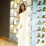 Sargun Mehta Instagram - #saunkansaunkne kiven laggi ? Outfit by @premyabymanishii Stylist @d_devraj