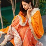 Sargun Mehta Instagram - Bahar se shaant hun par ander toh laddoo phoot rahein hain. Thank you for a such a GRAND RESPONSE TO SAUNKAN SAUNKNE 🌈 Outfit by @heenakochharofficial Ring by @curiocottagejewelry Stylist @d_devraj Style team @stylebyayesha @aestheticstyles.by.yashasvi