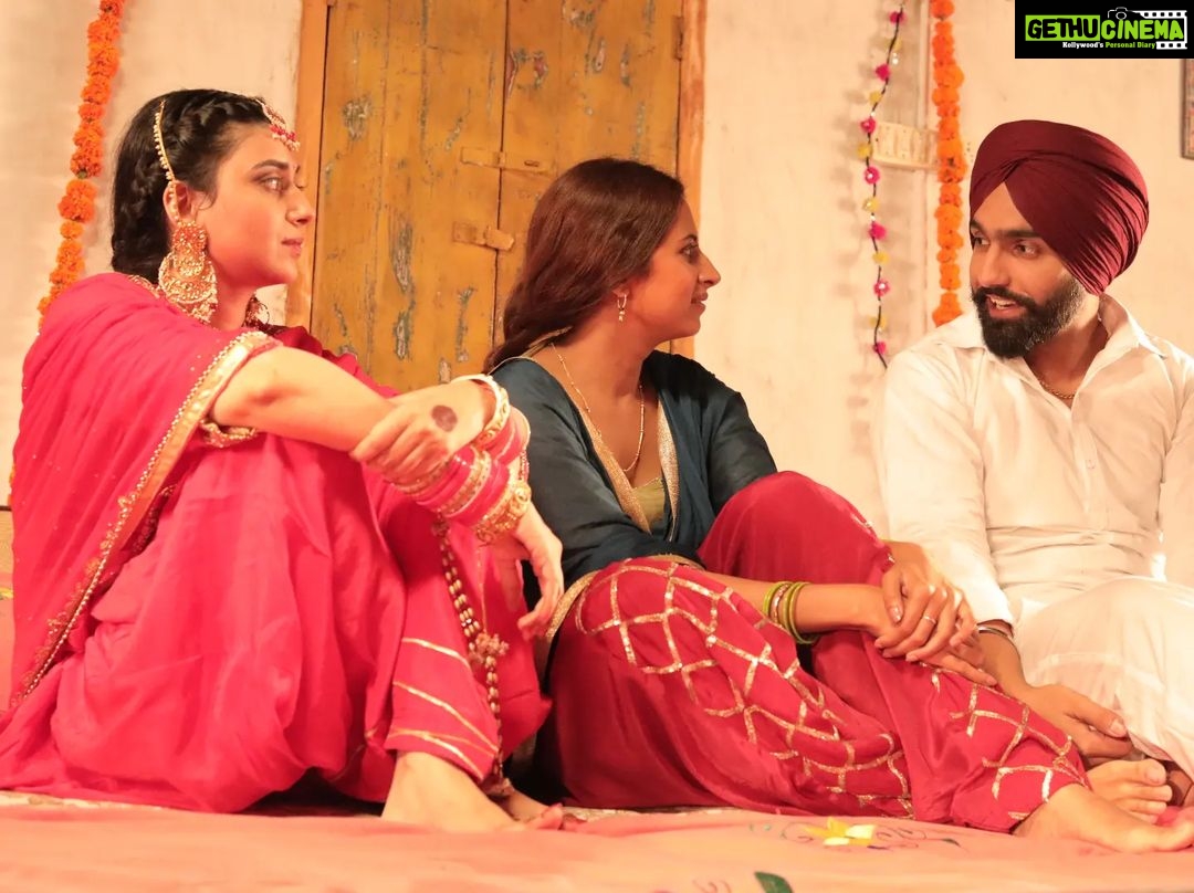 Sargun Mehta Instagram - 2ND WEEK DE DHAMAAKE 💥💥💥 #SAUNKANSAUNKNE running BLOCKBUSTERLY in theatres near you.. @ammyvirk @nimratkhairaofficial