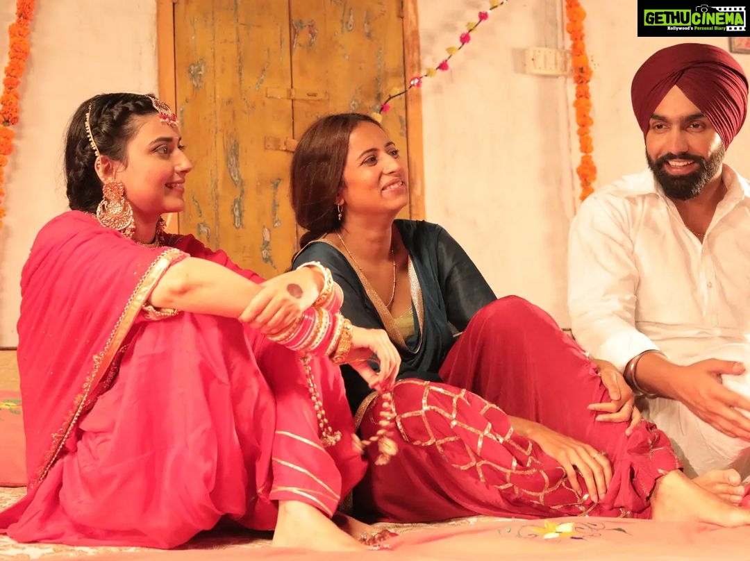Sargun Mehta Instagram - 2ND WEEK DE DHAMAAKE 💥💥💥 #SAUNKANSAUNKNE running BLOCKBUSTERLY in theatres near you.. @ammyvirk @nimratkhairaofficial