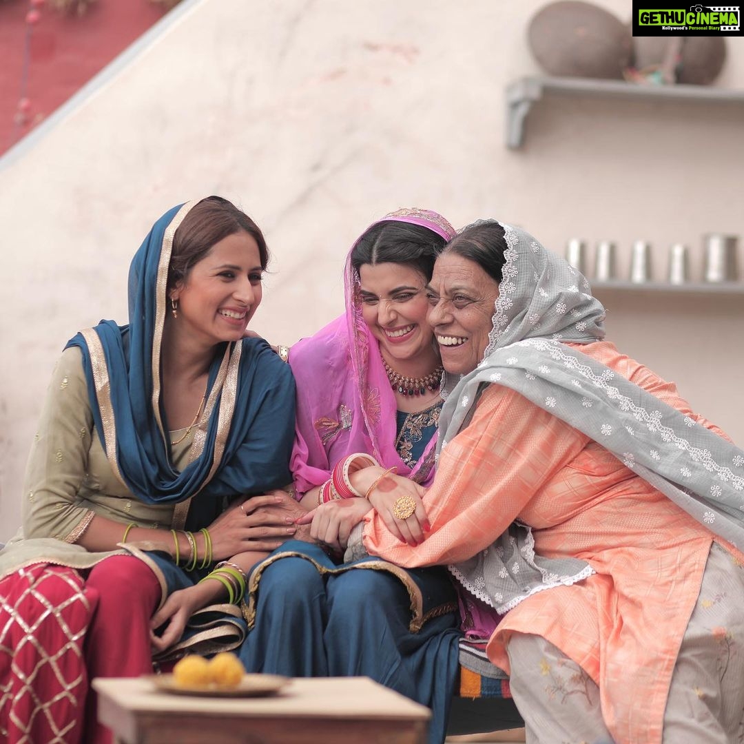 Sargun Mehta Instagram - Seebo Kirna te Bebe ♥️♥️ #saunkansaunkne running blockbusterly in cinemas near you 🔥