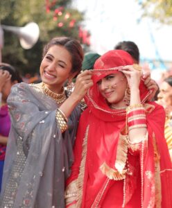Sargun Mehta Instagram - 😍😍 Seebo te Kirana Thanks for your love #saunkansaunkne
