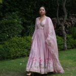 Sargun Mehta Instagram - Saunkan saunkne is now 40 cr plus in just 10 days .. cant keep calm 💕💕 Wearing @anjumodi Styled by - @d_devraj