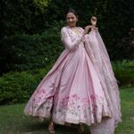 Sargun Mehta Instagram - Saunkan saunkne is now 40 cr plus in just 10 days .. cant keep calm 💕💕 Wearing @anjumodi Styled by - @d_devraj
