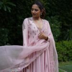 Sargun Mehta Instagram - Saunkan saunkne is now 40 cr plus in just 10 days .. cant keep calm 💕💕 Wearing @anjumodi Styled by - @d_devraj