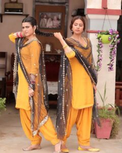 Sargun Mehta Instagram - Favourite picture dasso 😁😁 1 , 2 ya 3 ? #SAUNKANSAUNKNE running BLOCKBUSTERLY in theatres near you