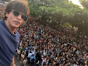 Shah Rukh Khan Instagram - How lovely to meet you all on Eid…. May Allah bless you with love happiness and may the best of your past be the worst of your future. Eid Mubarak!!