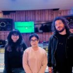 Shakthisree Gopalan Instagram - #latergram Epic times recording at the epic @powerstationatberkleenyc with @mikebyname and @kyulim_lee on some music that’s coming your ways soon! @berkleenyc Swipe right for good luck! . . . . . 📸: @maheshratnamrajan . . . . #nyc #berkleecollegeofmusic #berkleenyc #recordingsessions #avatarstudios #mike #kyulim #shakthi #kochi #chennai #newyork