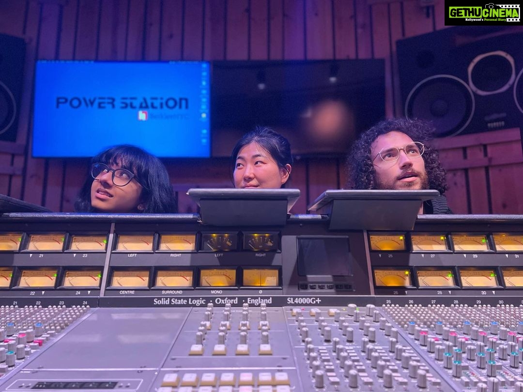 Shakthisree Gopalan Instagram - #latergram Epic times recording at the epic @powerstationatberkleenyc with @mikebyname and @kyulim_lee on some music that’s coming your ways soon! @berkleenyc Swipe right for good luck! . . . . . 📸: @maheshratnamrajan . . . . #nyc #berkleecollegeofmusic #berkleenyc #recordingsessions #avatarstudios #mike #kyulim #shakthi #kochi #chennai #newyork