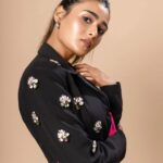 Shalini Pandey Instagram – If you like it, put a bow on it 🎀

📷: @pixel.exposures 
Styled by: @sheefajgilani
Assisted by: @jeevikab @anushaarora4 @niyoshi.jain
💄: @flaviagiumua
💇🏻‍♀️: @ayeshadevitre
👗: @label.iris
Jewellery: @blingthingstore