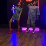 Shalini Pandey Instagram – #Repost • @ruelhiphop I had so much fun Directing & choreographing this song for the movie JAYESHBHAI JORDAAR with the one and only @ranveersingh the original firecracker but teaching this rockstar heroine @shalzp the step and that few minutes spent with her was double fun. All the best for your film @shalzp and @ranveersingh I’m sure this will rock the cinema once out!