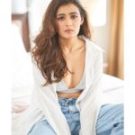 Shalini Pandey Instagram - It tingles, that summer day's air 🎶 📷: @rohanshrestha Styled by: @spacemuffin27 Assisted by: @jill_lalka @yeshadattani @mayuri_srivastava 💄: @makeupbyriddhima 💇🏻‍♀️: @florianhurel