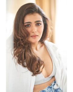 Shalini Pandey Instagram - It tingles, that summer day's air 🎶

📷: @rohanshrestha
Styled by: @spacemuffin27
Assisted by: @jill_lalka @yeshadattani @mayuri_srivastava
💄: @makeupbyriddhima
💇🏻‍♀️: @florianhurel