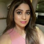 Shamita Shetty Instagram – Get comfortable being uncomfortable 
Get confident being uncertain 
Don’t give up just because something is hard.
Pushing through challenges is what makes you grow .
Just remember .. Big journeys begin with small steps ❤️

#mondaymotivation #positivity #gratitude #love